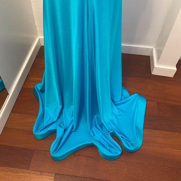 Ruched Satin Jersey dress with slit. - Picture 11 of 13